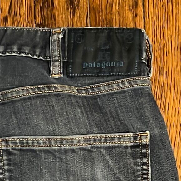 Patagonia Blue Relaxed Jeans with Lived-In Look men’s size 32” x 32” - Picture 4 of 7